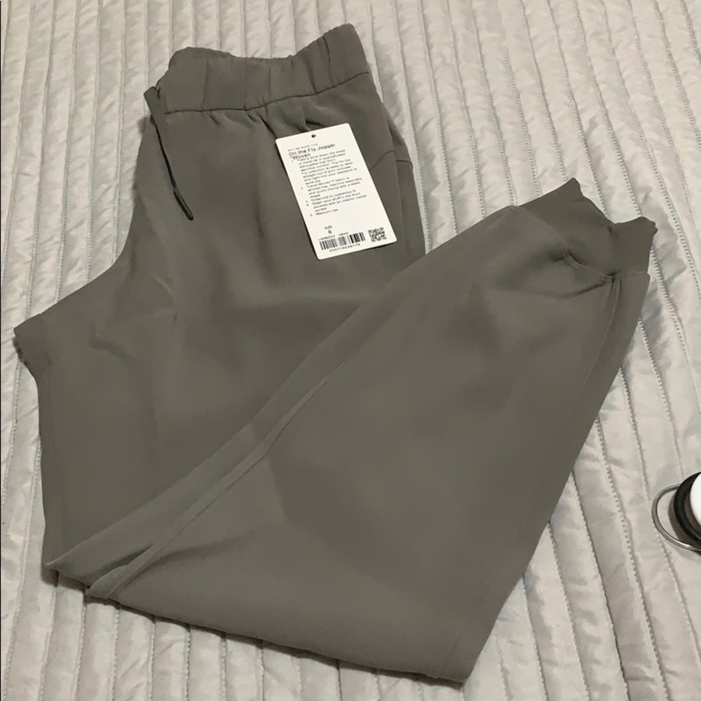 Lululemon’s On the Fly Jogger size 6